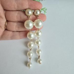 Fehér gyöngyös, hosszú lógós fülbevaló