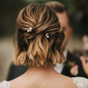 Fehér gyöngyös menyasszonyi hajtű, drótos hajdísz