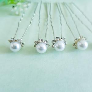 Fehér gyöngyös, strasszköves, virág alakú hajtű, hajdísz