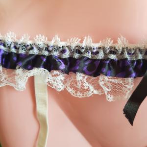 Fekete-lila színű állítható méretű csipkés harisnyatartó