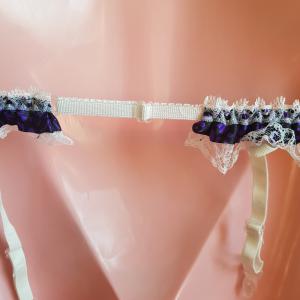 Fekete-lila színű állítható méretű csipkés harisnyatartó