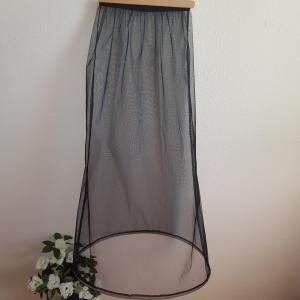 Fekete színű, 1 karikás alsószoknya, abroncs, lépéskönnyítő