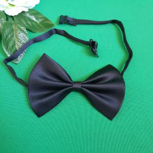 Fekete színű csokornyakkendő dobozban