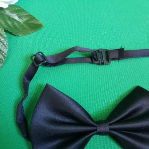 Fekete színű csokornyakkendő dobozban