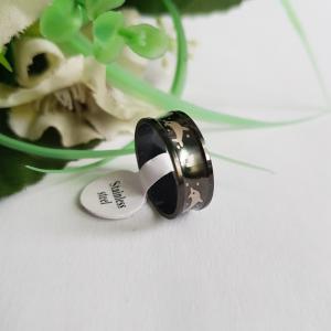 Fekete színű, delfin mintás, homorított gyűrű