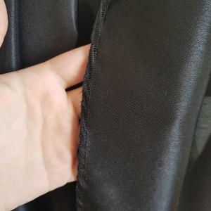 Fekete színű szatén sál, kendő, vállkendő, stóla