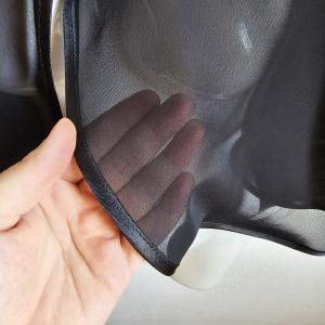 Fekete színű, szatén szegélyes muszlin pelerin, válltakaró - patentos
