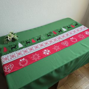 Fenyőfa, rénszarvas mintás karácsonyi asztalközép, asztali futó, terítő