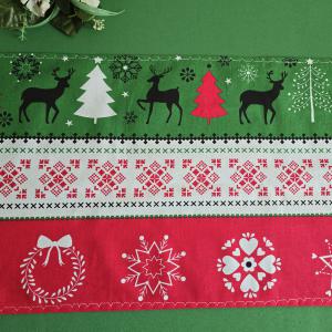 Fenyőfa, rénszarvas mintás karácsonyi asztalközép, asztali futó, terítő