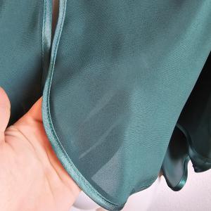 Fenyőzöld színű, szatén szegélyes muszlin pelerin, válltakaró