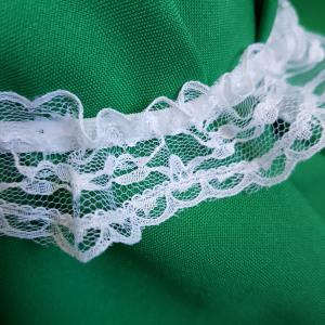 Hófehér csipkés, mentazöld masnis menyasszonyi harisnyakötő, combcsipke