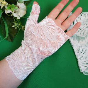Hófehér, egyujjas menyasszonyi csipke kesztyű