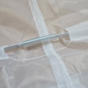 Hófehér színű 3 karikás menyasszonyi alsószoknya, abroncs tépőzáras, megkötős derékkal