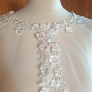 Hófehér színű, csipkés szélű menyasszonyi pelerin, tüll pelerin, válltakaró