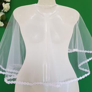Hófehér színű, csipkés szélű menyasszonyi pelerin, tüll pelerin, válltakaró