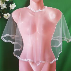 Hófehér színű, csipkés szélű menyasszonyi pelerin, tüll pelerin, válltakaró