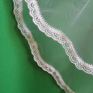 Hófehér színű, csipkés szélű menyasszonyi pelerin, tüll pelerin, válltakaró