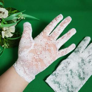Hófehér színű menyasszonyi csipke kesztyű