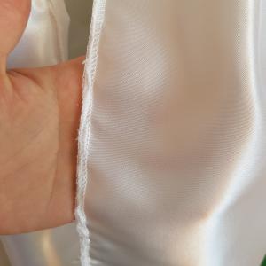 Hófehér színű szatén sál, kendő, vállkendő, stóla