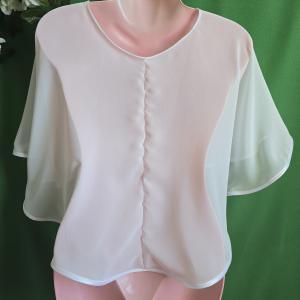 Hófehér színű, szatén szegélyes muszlin pelerin, válltakaró