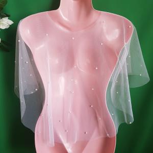 Hófehér színű, szegetlen szélű, gyöngyös menyasszonyi pelerin, tüll pelerin, válltakaró