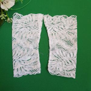 Hófehér, ujjatlan menyasszonyi csipke kesztyű