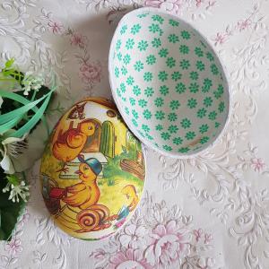 Húsvéti, nyuszi és csibe mintás, tojás alakú papírmasé ajándékdoboz, tartó