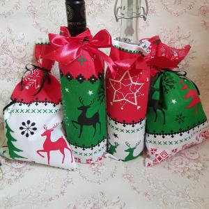 Karácsonyi fenyőfa, rénszarvas mintás mikulás zsák, textil ajándéktasak