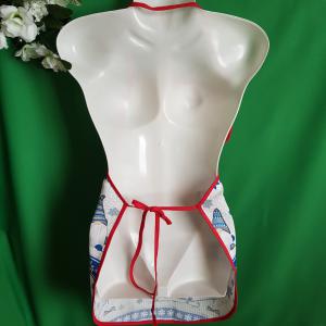 Karácsonyi, manó mintás pamut konyhai kötény piros szegéllyel