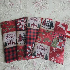 Karácsonyi mozaik mintás (mikulás, gömb, fenyőfa, hóember, hópehely) mikulás zsák, textil ajándéktasak