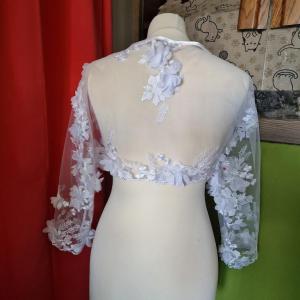 Kb. 2-3XL-es 3D virágos, csipkés, hímzett hófehér menyasszonyi boleró