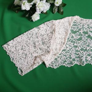 Kb. 3XL-es ekrü színű, rövid ujjú, elasztikus csipke boleró