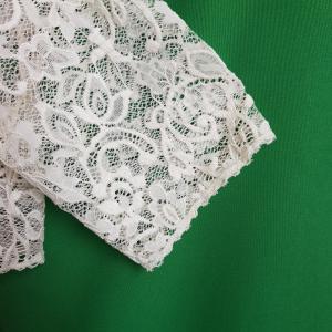 Kb. L-es ekrü színű, rövid ujjú, elasztikus csipke boleró