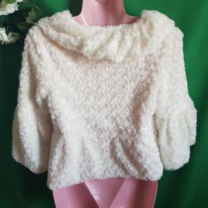 Kb. S-es Törtfehér, rózsa mintás menyasszonyi szőrme boleró, alkalmi kiskabát