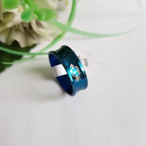 Kék színű, szív mintás, homorított gyűrű