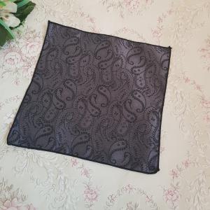 Kétoldalas török mintás szatén díszzsebkendő dobozban