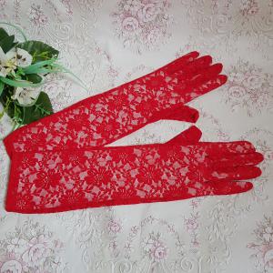 Könyékig érő piros színű menyecske csipke kesztyű