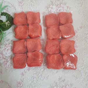 Korallpiros színű 100db-os textil virágszirom