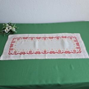 Krém színű, csillogós csillag, piros gyertya-masni mintás karácsonyi asztalközép, asztali futó, terítő