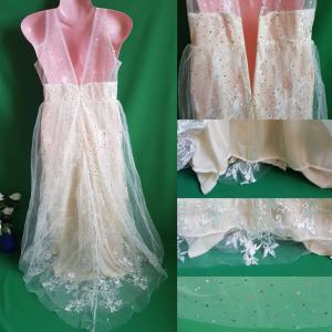 L-es ekrü/krém színű, csipkés, csillogó, pántos, uszályos menyasszonyi ruha