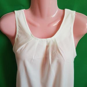 M-es hófehér, húzott elejű ujjatlan blúz, póló, felső