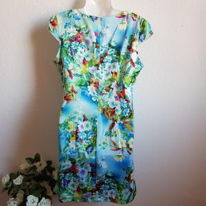 M-es virágmintás, karcsúsított, selyemruha, midi ruha