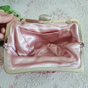 Mályva színű csipkés, strasszköves, alkalmi kistáska, retikül