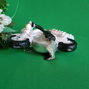 Motorozó nászpár esküvői tortadísz figura