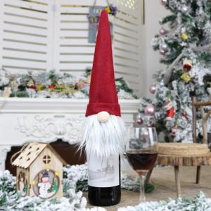 Piros sapkás karácsonyi manó dísz pezsgősüvegre, borosüvegre