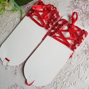 Piros, strasszköves, flitteres ujjra akasztható menyecske csipke kesztyű