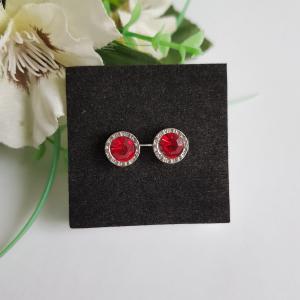 Piros strasszköves római számokkal díszített fülbevaló