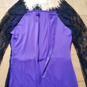 S-es fekete csipkés, hosszú ujjú, lila színű, karcsúsított alkalmi ruha, midi ruha