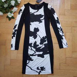 S-es fekete-fehér mintás, karcsúsított, hosszú ujjú midi ruha