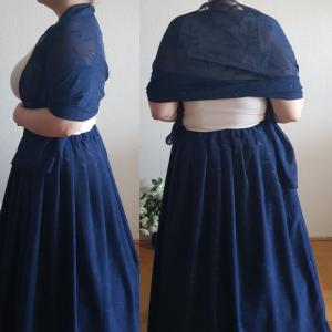 Sötétkék színű hímzett muszlin sál, kendő, vállkendő, stóla